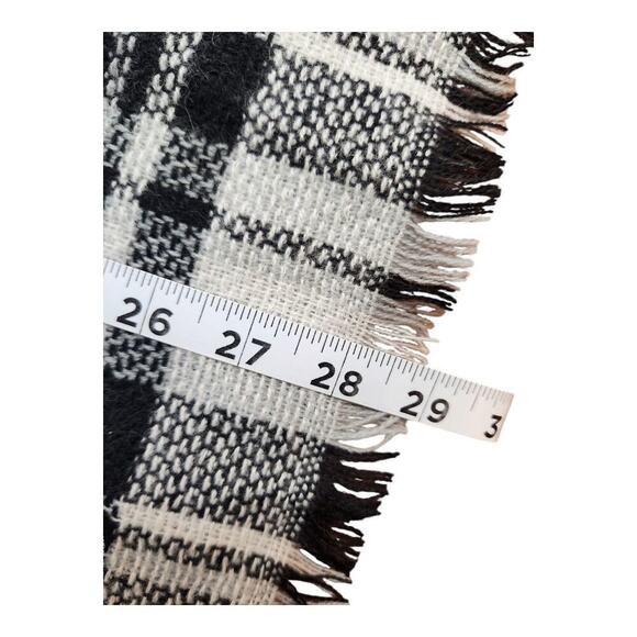 ModCloth black & white large plaid blanket scarf, shawl, throw wrap 10% acrylic - Picture 6 of 7